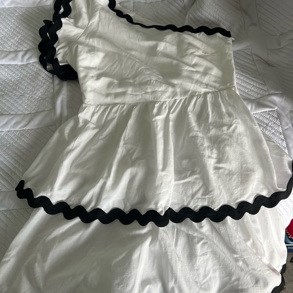 One-Shoulder White Dress with Black Trim - Picture 2 of 2